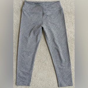 Beyond Yoga M Grey Cropped Leggings